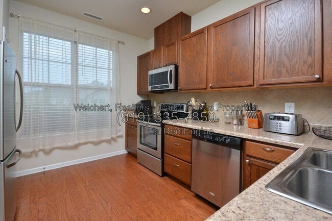 Photo - 100 Stratford Lakes Dr