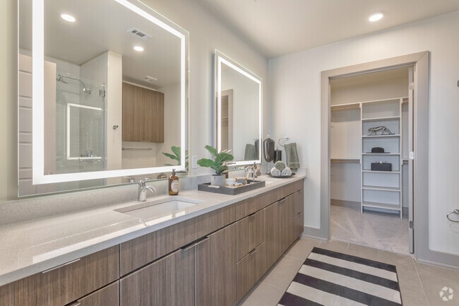 2BR, 2BA - 1272 SF B3 - Bathroom