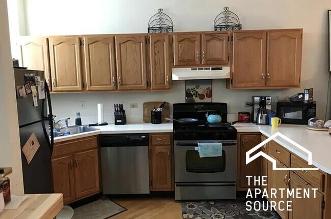 Photo - 1948 W Berteau Ave Unit CH1