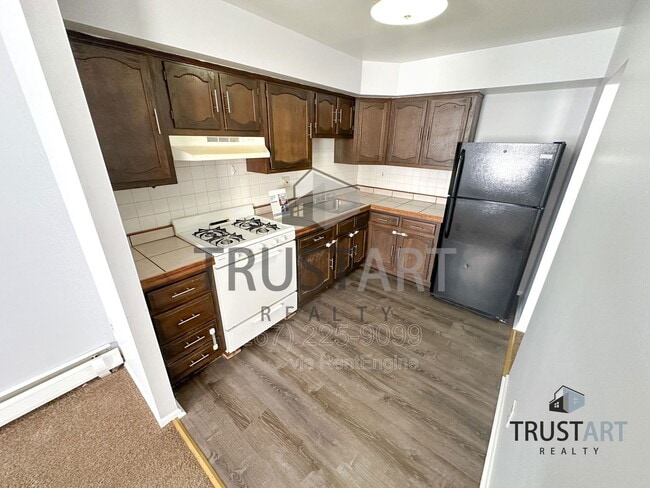 Building Photo - 6022 Hegerman St Unit 2