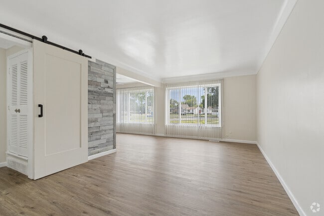 2BR, 1BA - 850SF - Dining/Living Room