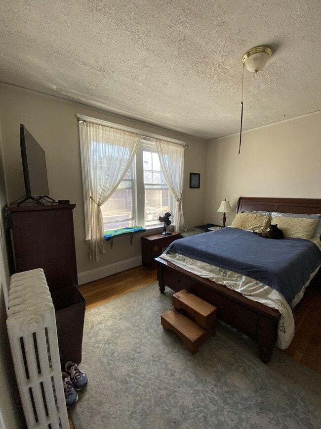 Photo - 2Br/1Bth in GREAT location! Heat/Hot Water included!