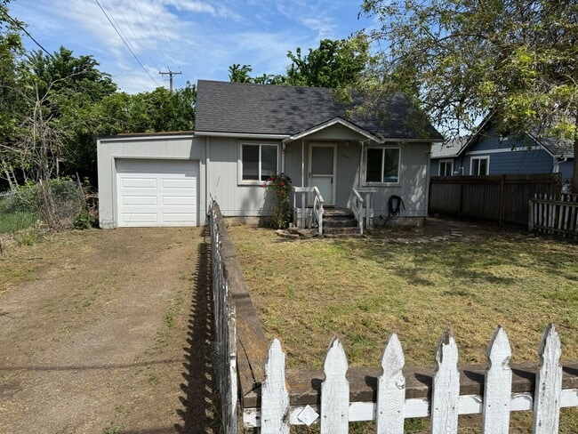 Building Photo - Cute 1 bedroom 1 bathroom house in Eugene!