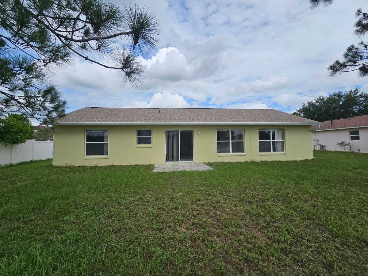 Photo - Bright & Spacious 3-Bedroom Home in the Heart of Clermont!