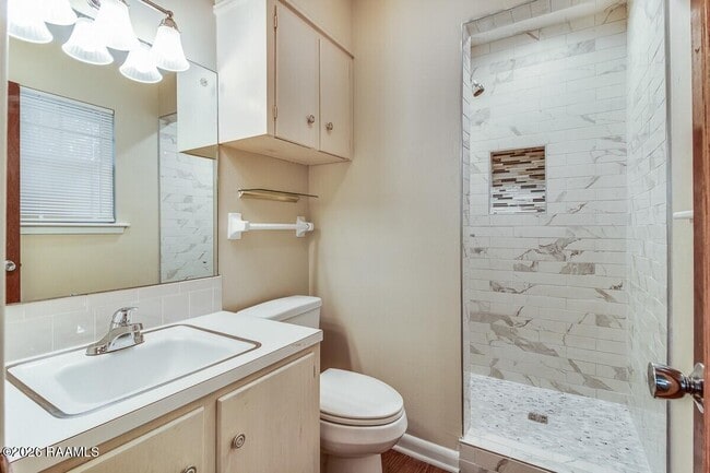 Photo - 242 Monteigne Dr