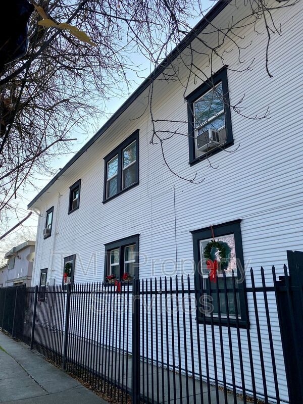 Photo - 202-208 W Oak Street