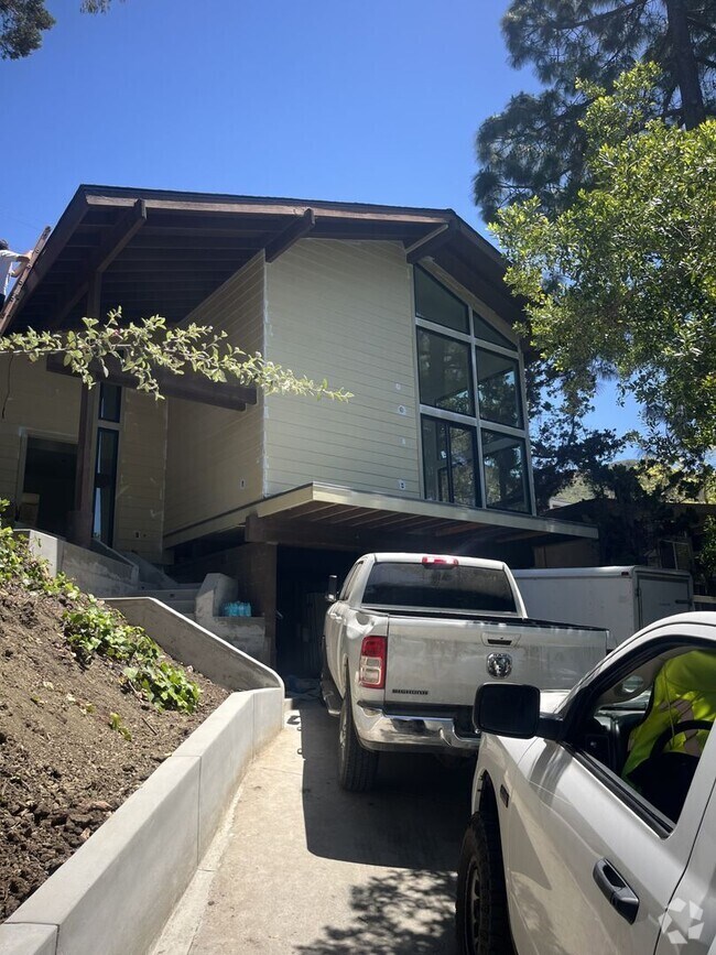 Building Photo - Beautifully Remodeled 4 Bedroom Home