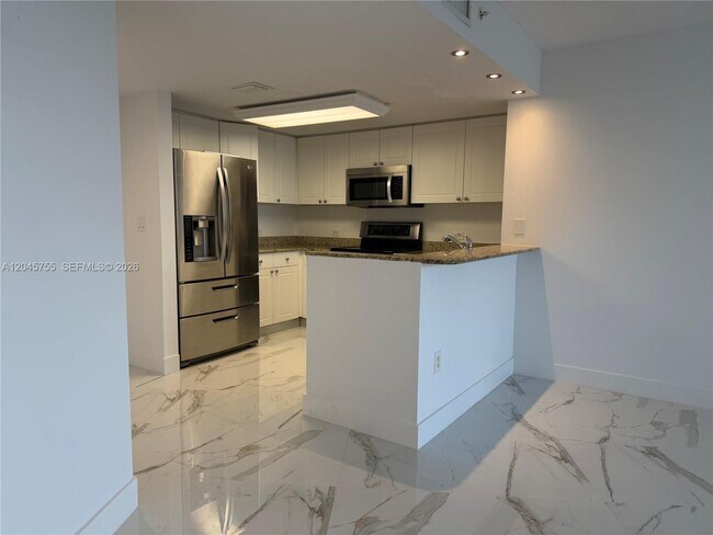 19501 W Country Club Dr Unit 406