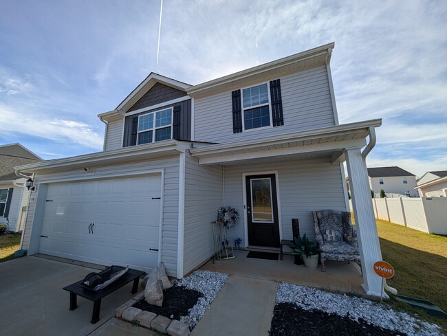 Building Photo - Room in House on Nia Rd
