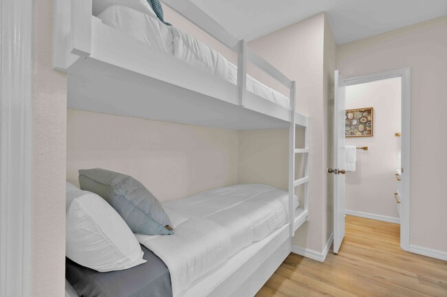Building Photo - 111 E Hibiscus St Unit 1 Rental