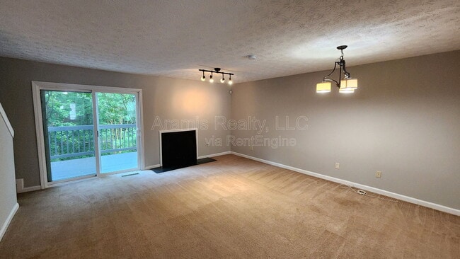Photo - 3590 Main Station Dr SW