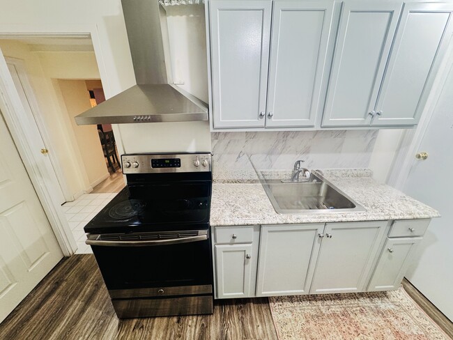 Photo - 183 Arbor Cres Unit 1