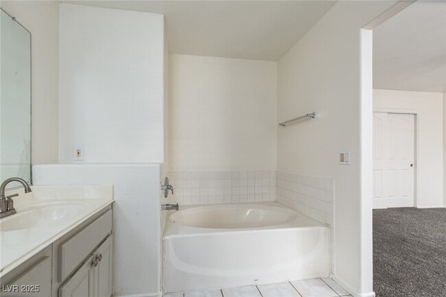 Photo - 3900 Triora St