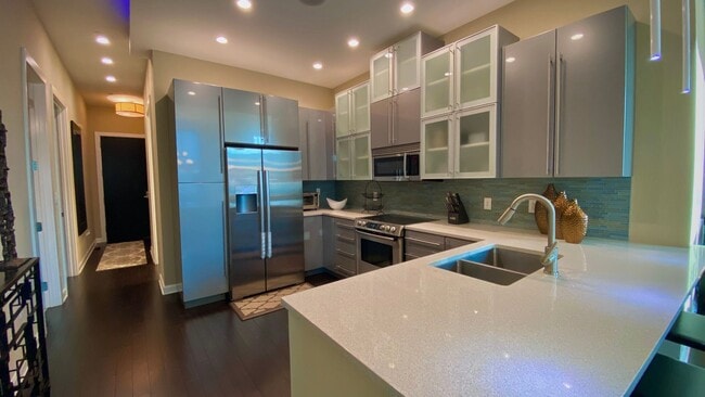Photo - Luxury 2 Bedroom 2 Bathroom Condo Downtown -