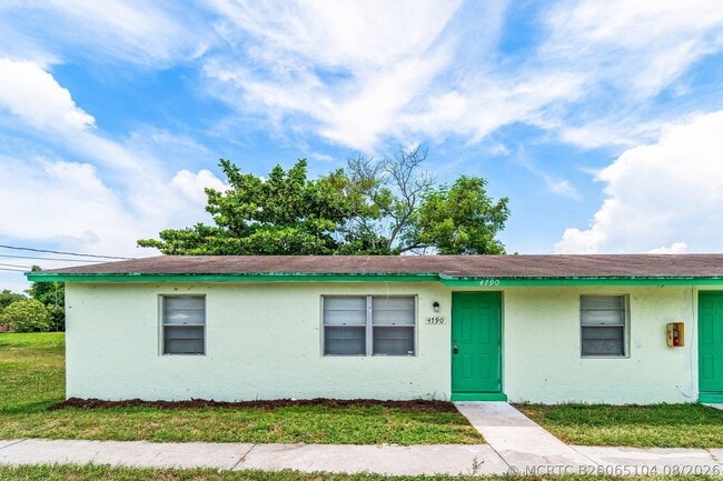 Building Photo - 4766 Gulfstream Rd