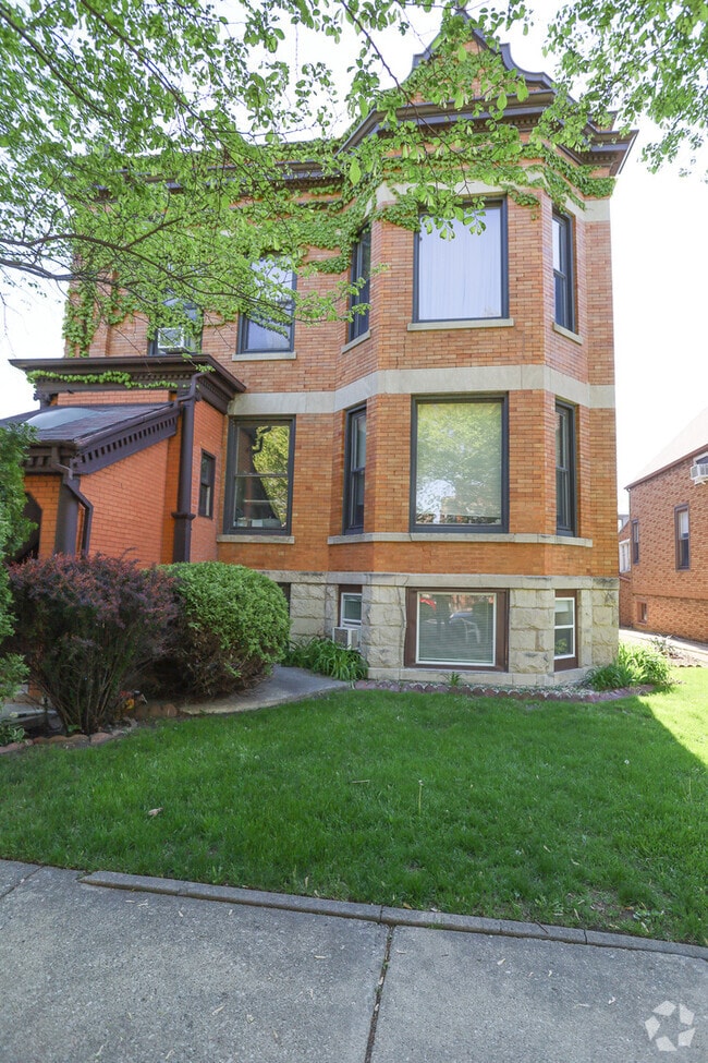 Building Photo - 2825 N Francisco Ave Unit GN Rental