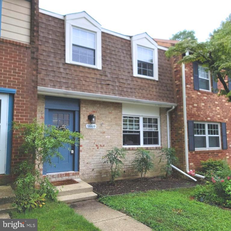 Photo - 1669 Yorktown Ct Townhome