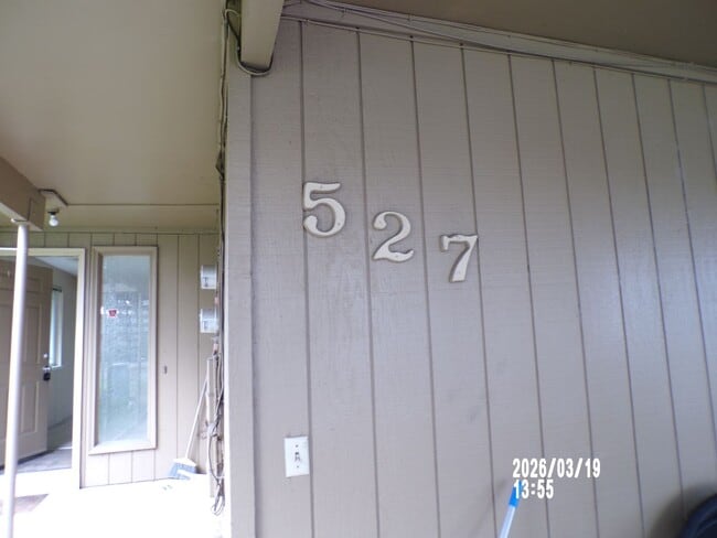 Building Photo - 527 NW Oak Ave Unit 167-01-527