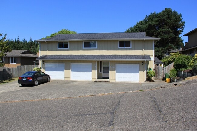 1546 - Edgewood Triplex - 1546 - Edgewood Triplex Apartment Unit A