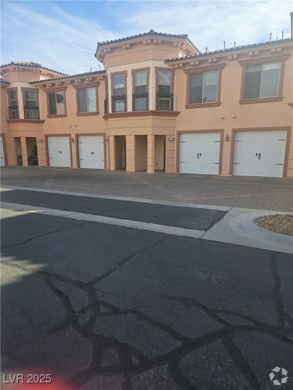 Building Photo - 6 Via Vasari Rental
