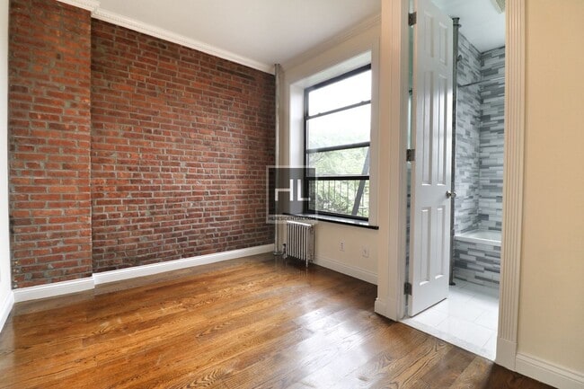 Building Photo - E 102ND ST. Unit 3E