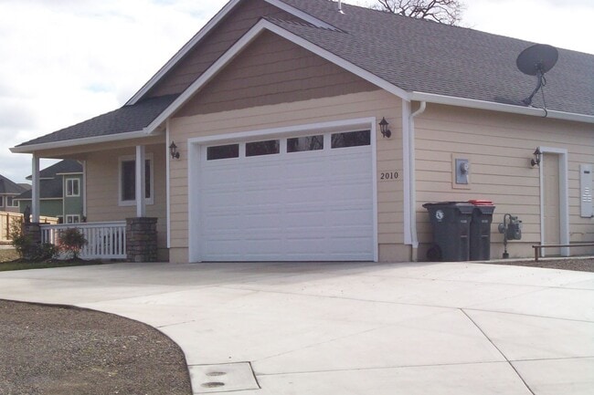 Photo - SINGLE LEVEL HOME IN CP/ ON QUIET CULDESAC