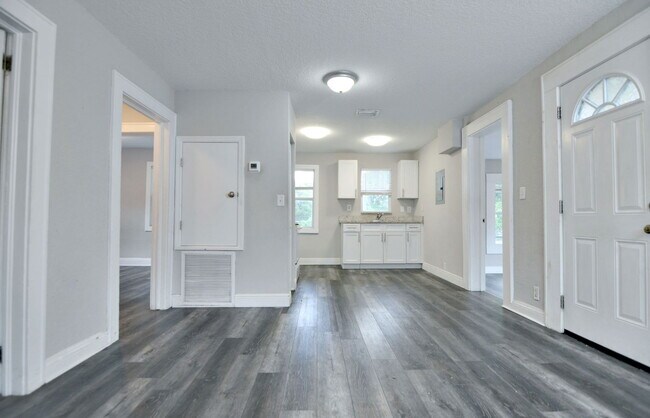 Photo - 912 Hart St