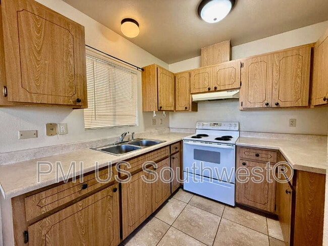 Photo - 1842 Gem St
