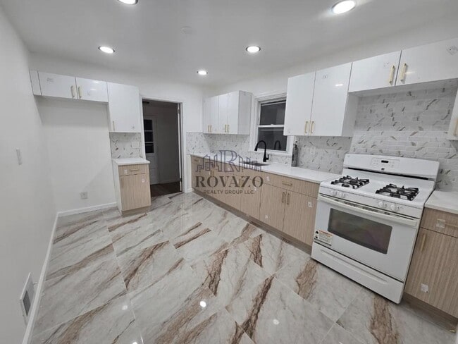 Photo - 1283 Broadway