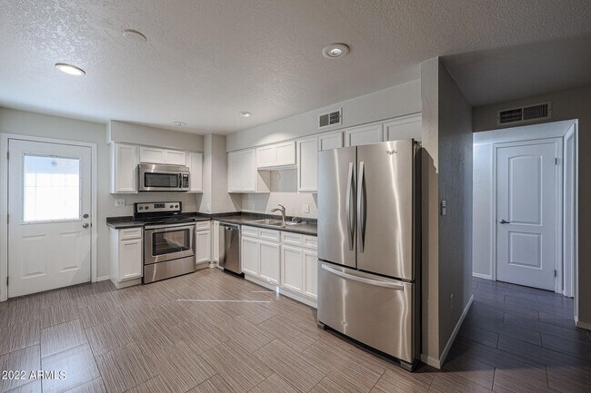 Photo - 6819 N 12th St Unidad 25