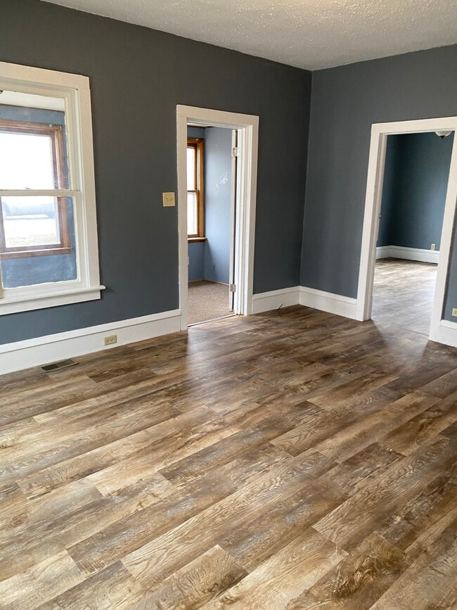 Photo - 819 Johnson St