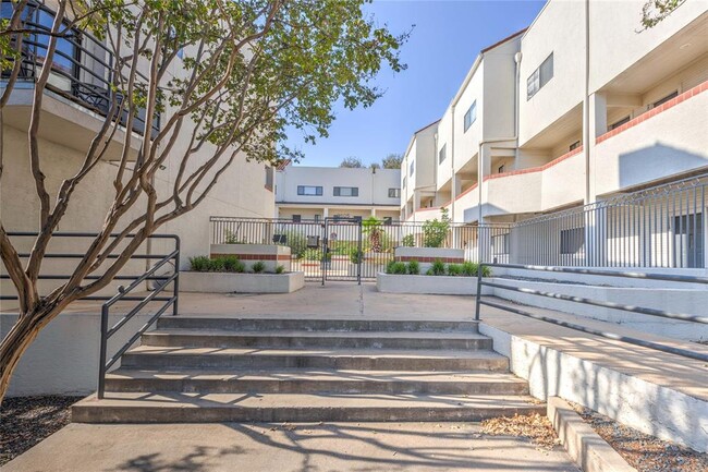 Photo - 2605 Enfield Rd Condominio Unidad 109