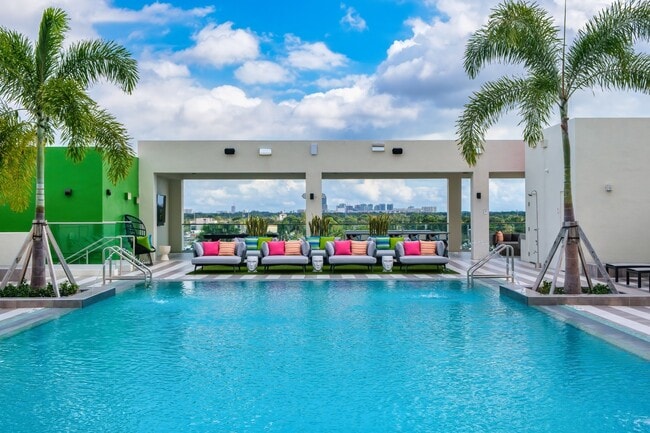 Windsor Ludlam Trail has curated amenity spaces throughout the community to promote a lifestyle of convenience, luxury, and thoughtful moments.