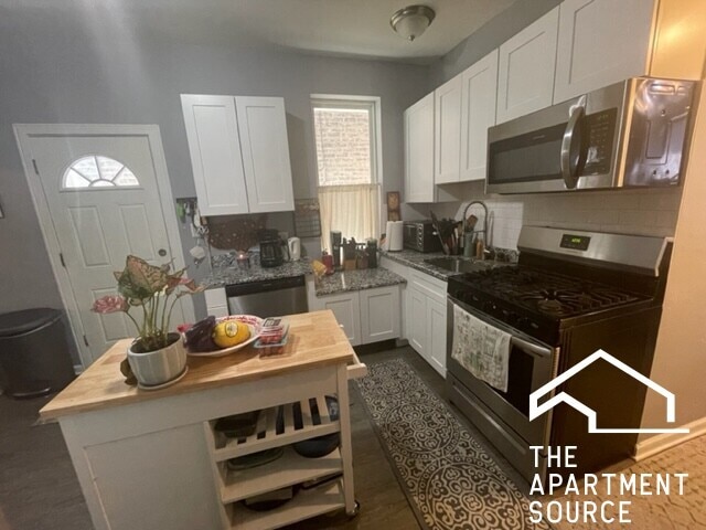 Building Photo - 2120 W Cullerton St Unit G Rental