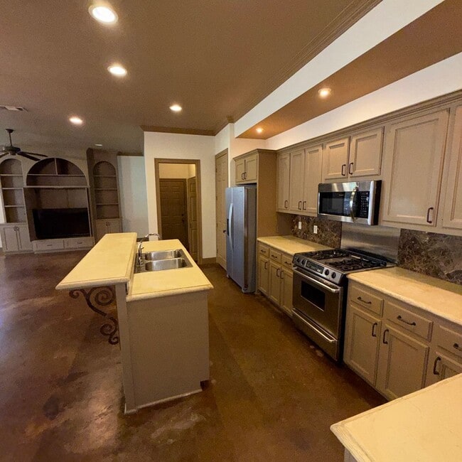 Photo - 10243 Hillmont Ave