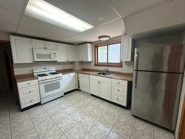 Building Photo - 68 Trull St Unit Apartment 1