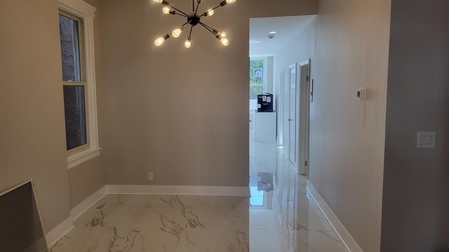 Photo - 433 67th St