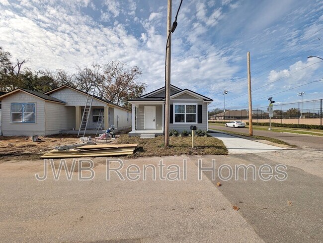 Photo - 1454 Francis St