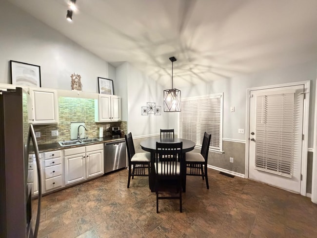 Photo - 5933 Old Plank Rd