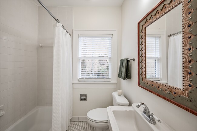 Photo - 1737 Albans Rd