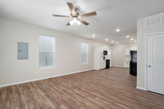 Building Photo - 319 S Florence Ave