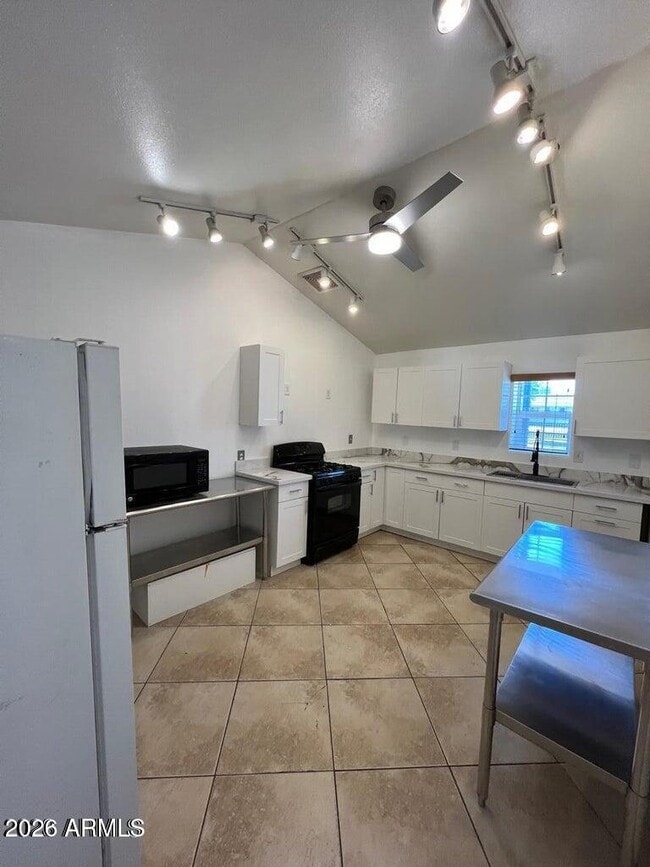 1613 W Mountain View Rd