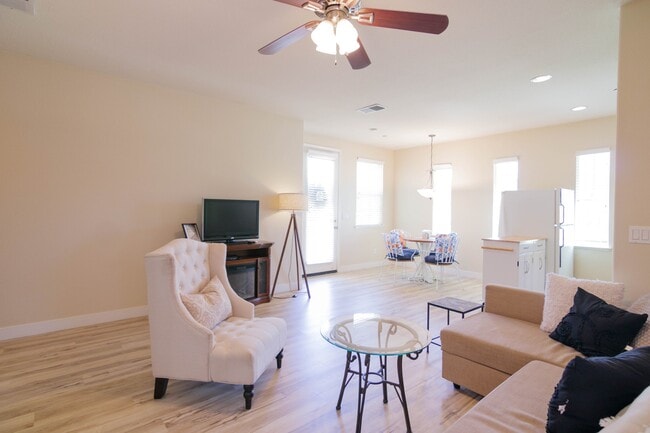 Building Photo - 171 Fennel Ct Unit Cottage