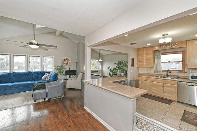 Photo - 76 E 12th St