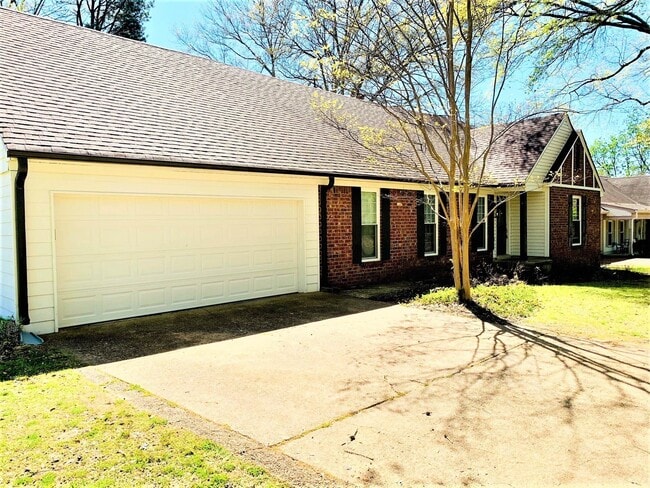 Photo - 7207 Poplar Pike