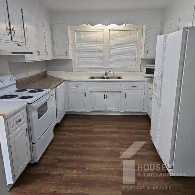 Photo - 354 E Floyd Baker Blvd