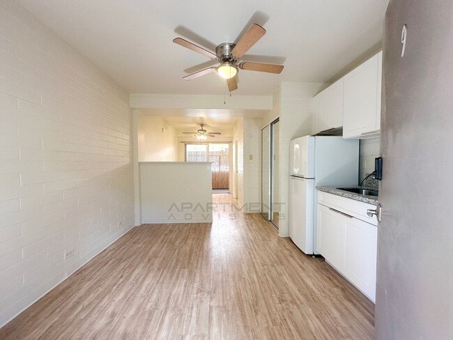 $500 1st Month Move-In Special! Near the B... Unit 9 - Honolulu, HI
