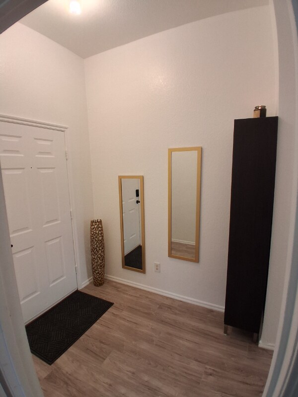 Photo - 2036 Cloverdale Ln