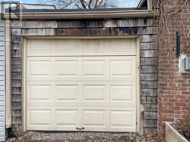 Photo - 80 Courcelette Rd