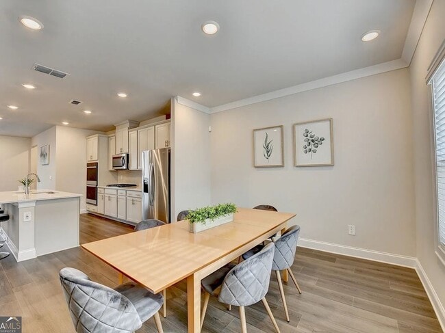 Photo - 2756 Devon Vale St